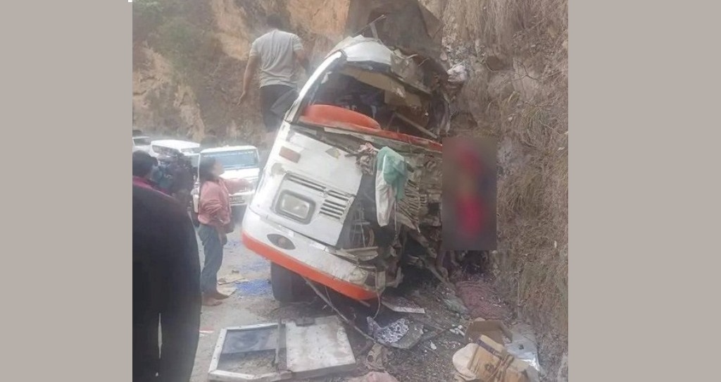 सिन्धुलीमा बस दुर्घटना