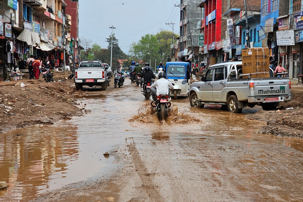 सुर्खेत वीरेन्द्रनगरको सडकको दुरावस्था