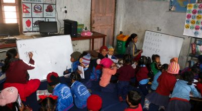 दुई शिक्षिकाले पढाउँदै