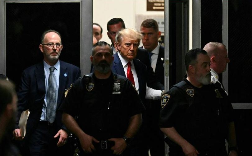 डोनाल्ड ट्रम्प पक्राउ