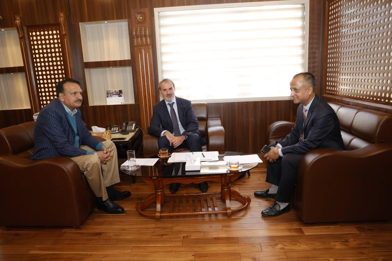 अर्थमन्त्रीसँग विश्व बैंक र एडिबीको आग्रह