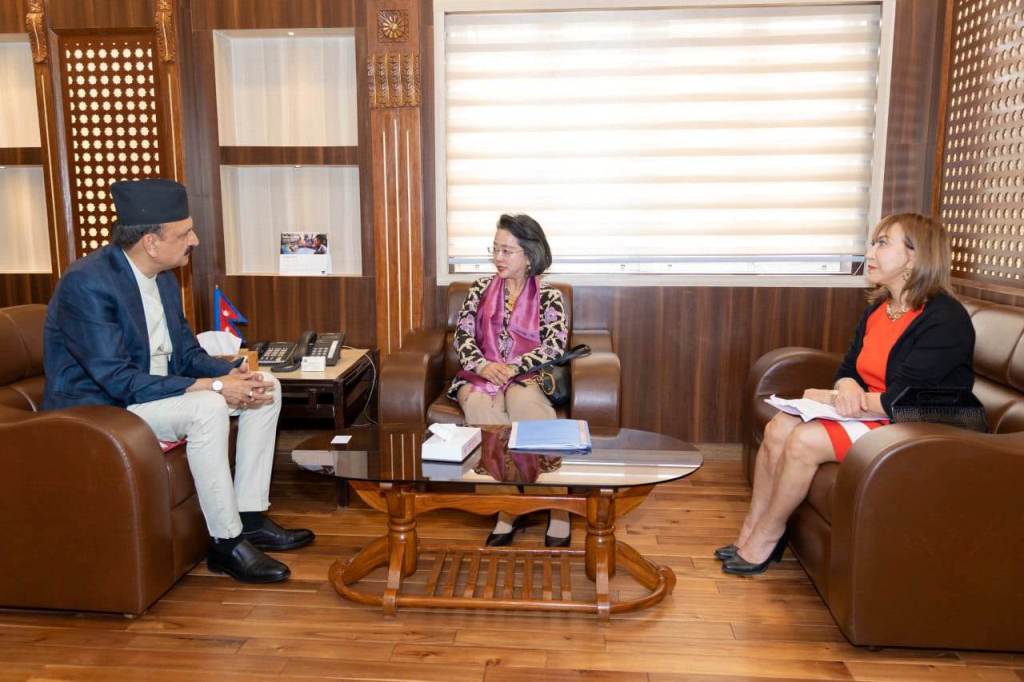 अर्थमन्त्री डा. महतसँग संयुक्त राष्ट्रसंघका प्रतिनिधिको भेटवार्ता