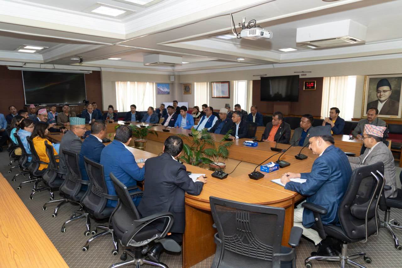 डा. प्रकाशशरण महत र चन्द्र ढकाल