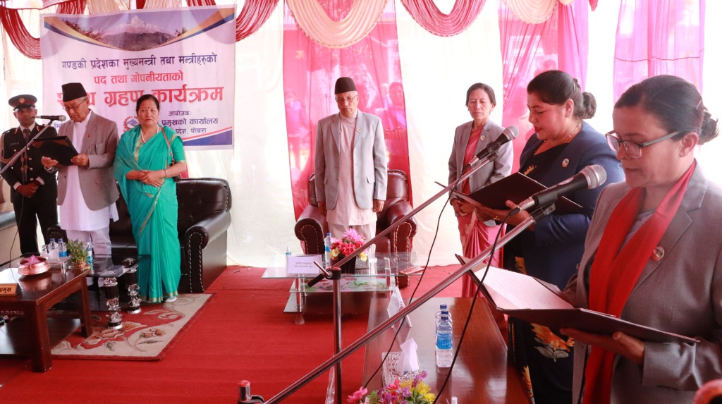 गण्डकी प्रदेश सरकारका नवनियुक्त दुई मन्त्रीले लिए शपथ