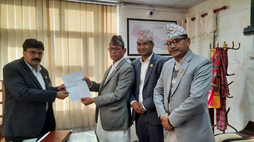 तीन मन्त्रीले दिए सामूहिक राजीनामा