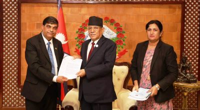 प्रधानमन्त्री प्रचण्ड बारका पदाधिकारीसंग