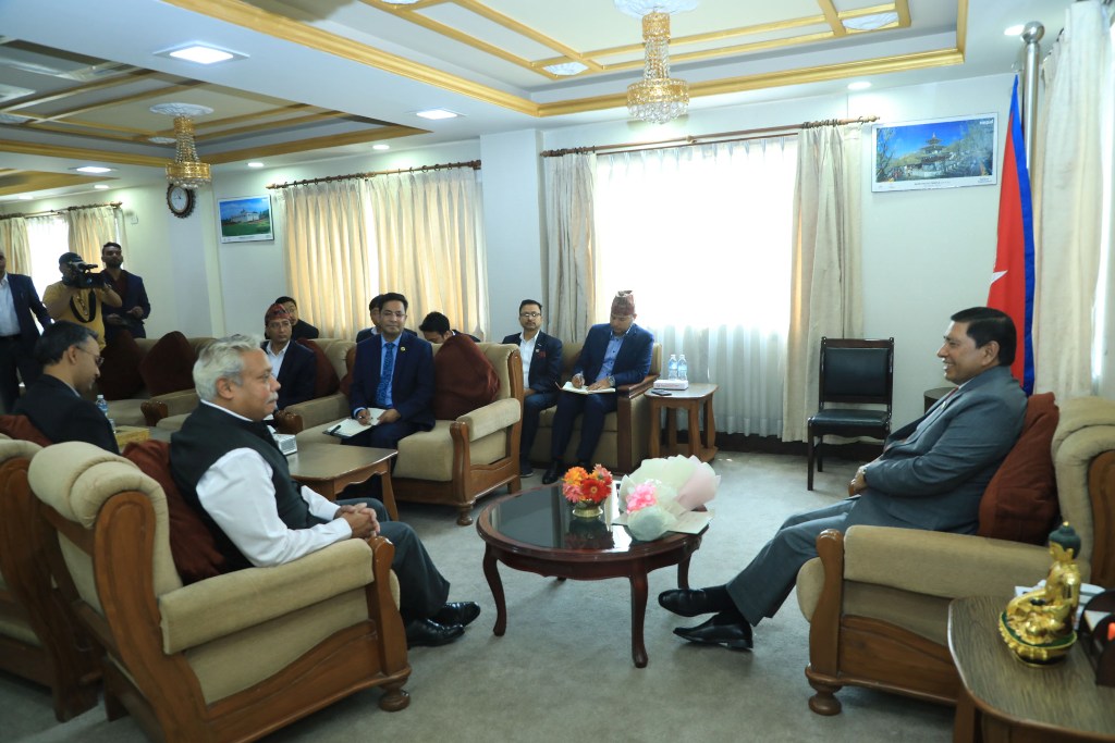 नारायणकाजी श्रेष्ठ र नवीन श्रीवास्तव