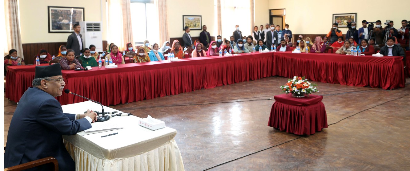 प्रधानमन्त्री प्रचण्डसँग मिटरब्याज पीडितको भेटवार्ता