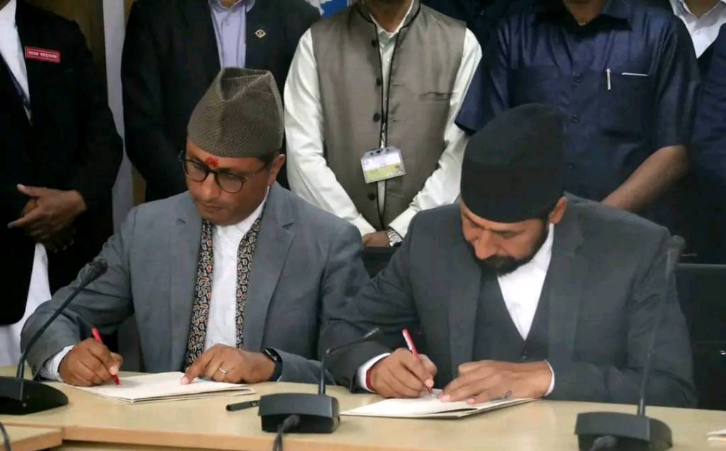 रवि लामिछाने र डा. स्वर्णिम वाग्ले सपथ