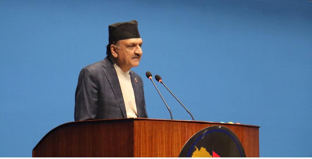 डा. प्रकाशशरण महत संसदमा