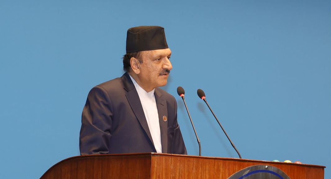 डा. प्रकाशशरण महत संसदमा