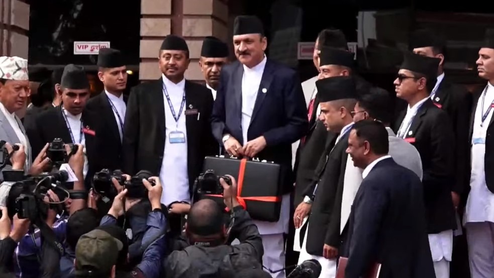 डा. प्रकाशशरण महत संसदमा