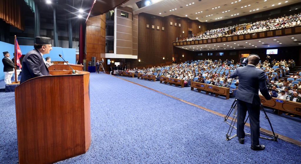 डा. प्रकाशशरण महत संसदमा