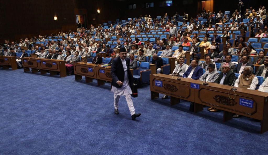 डा. प्रकाशशरण महत संसदमा