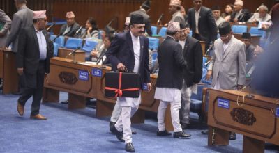 डा. प्रकाशशरण महत संसदमा