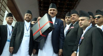 डा. प्रकाशशरण महत संसदमा