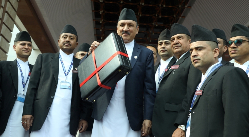 डा. प्रकाशशरण महत संसदमा