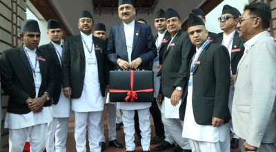 डा. प्रकाशशरण महत संसदमा