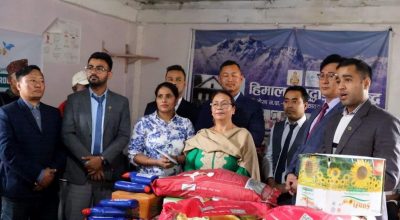 खाद्य सामग्री र नगद वितरण