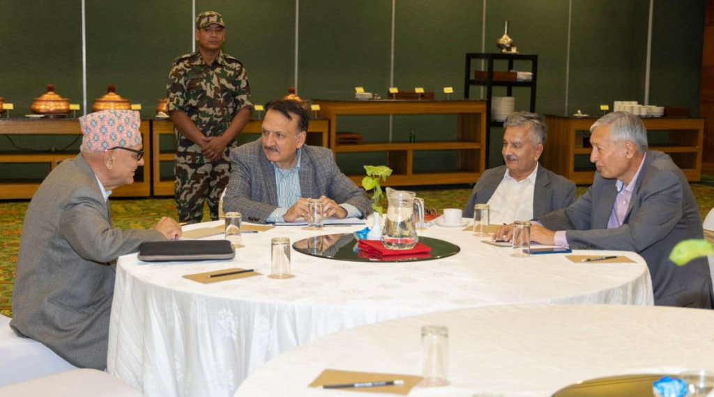 पूर्वअर्थमन्त्रीको छलफल