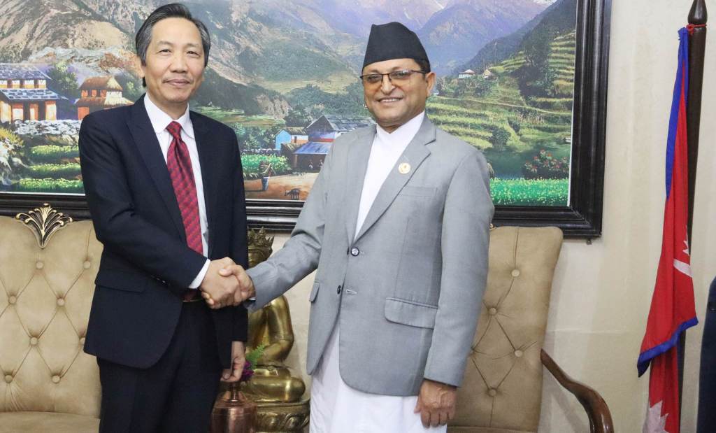 गणेशप्रसाद तिमिल्सिना र एचआर ट्रान आन तुआन