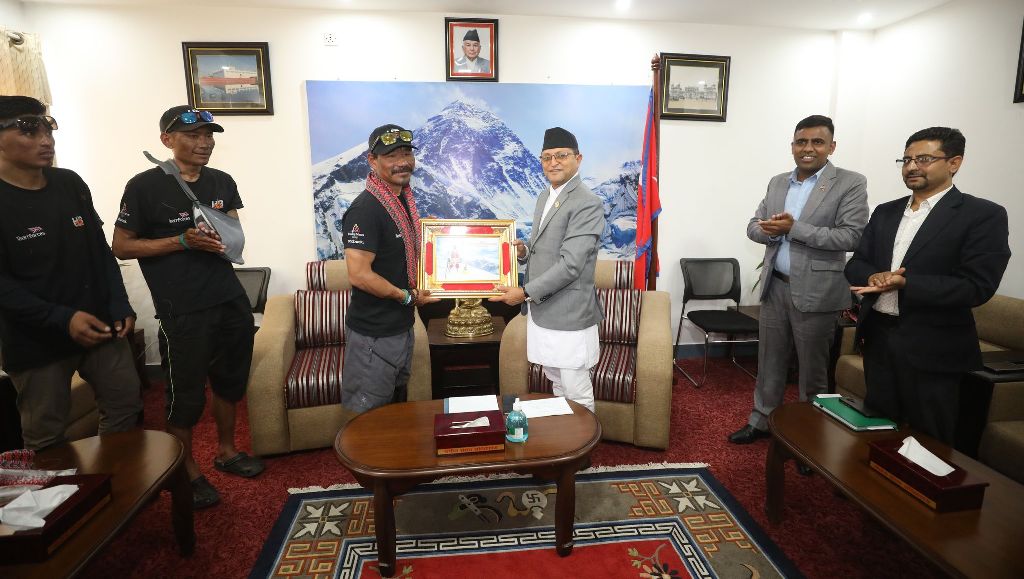 गणेशप्रसाद तिमिल्सिना र हरि बुढामगर