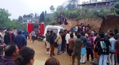 इलाममा ढिस्कोले पुरिएर