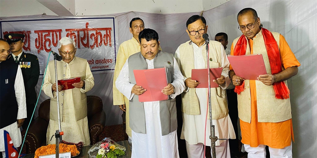 तीन मन्त्रीले लिए शपथ