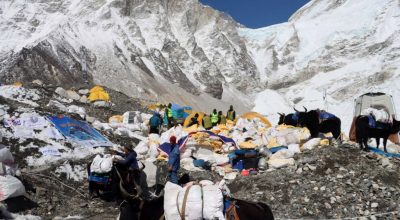 अन्नपूर्ण हिमालबाट फोहर संकलन