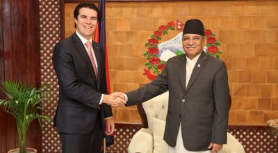 प्रधानमन्त्री प्रचण्ड र टिम वाट्स