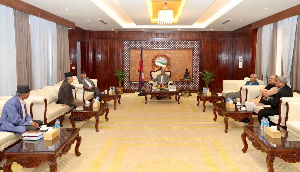 तीन दलका शीर्ष नेता र सचेतकबीच छलफल