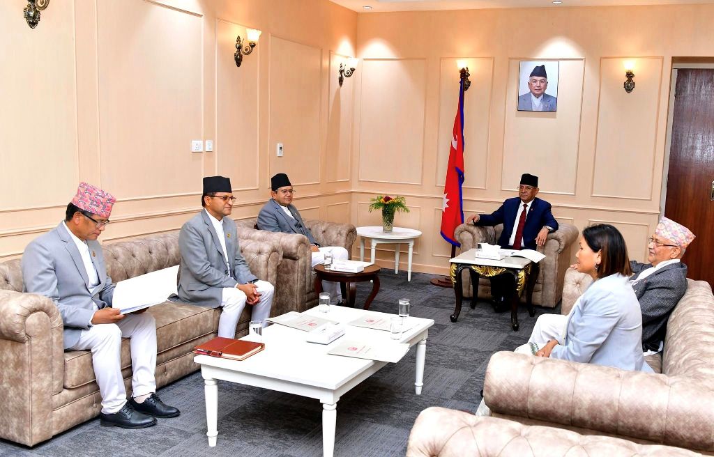 संवैधानिक परिषदको बैठक