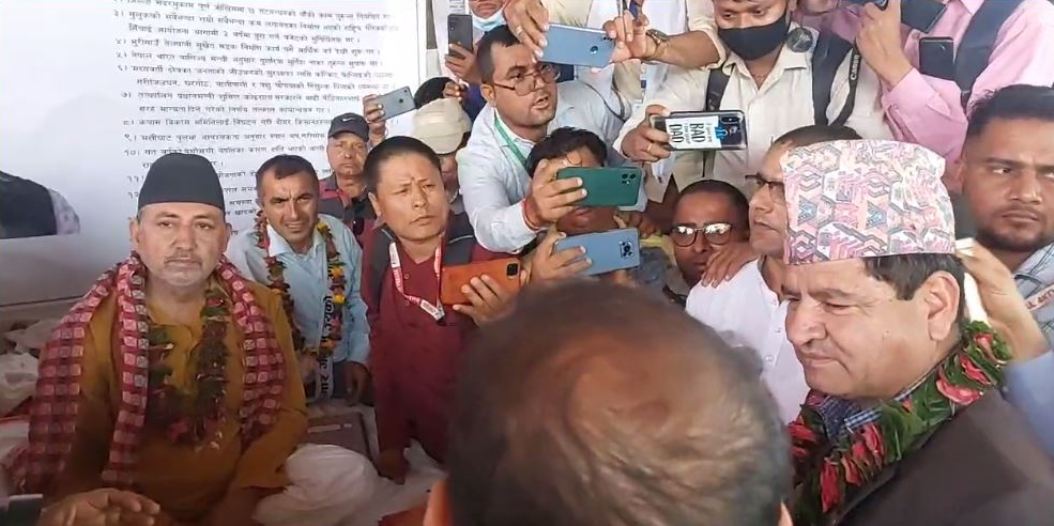 प्रकाश ज्वाला र सञ्जयकुमार गौतम