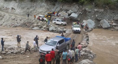 डाइभर्सनमा बाढीले क्षति पुर्याएपछि मेची राजमार्ग पुनः अवरुद्ध