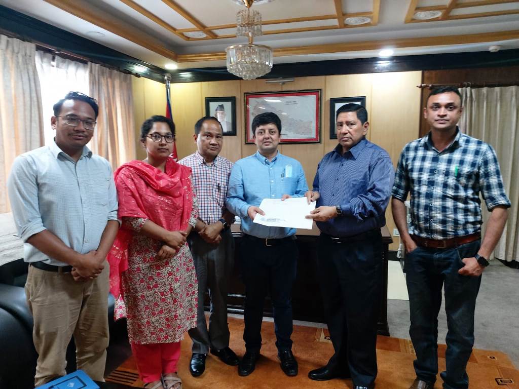 चिकित्सकद्वारा गृहमन्त्रीलाई ज्ञापनपत्र