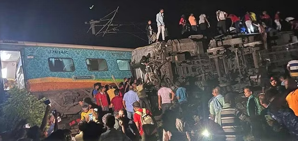 भारतको ओडिशामा रेल दुर्घटना