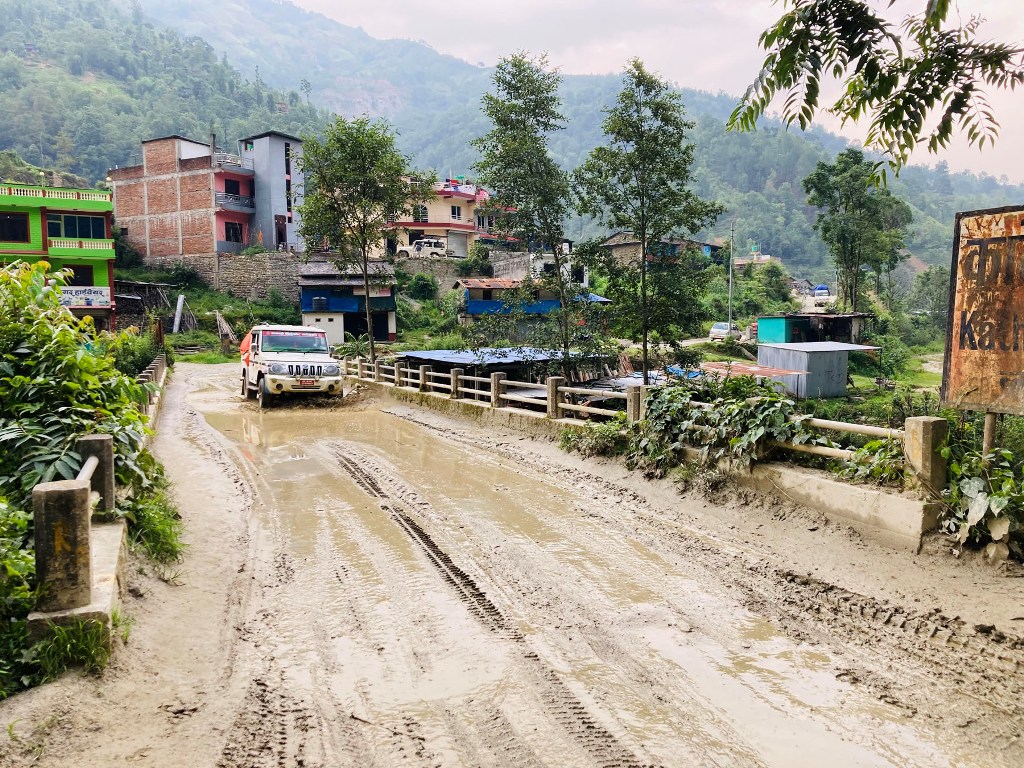 मध्यपहाडी लोकमार्ग