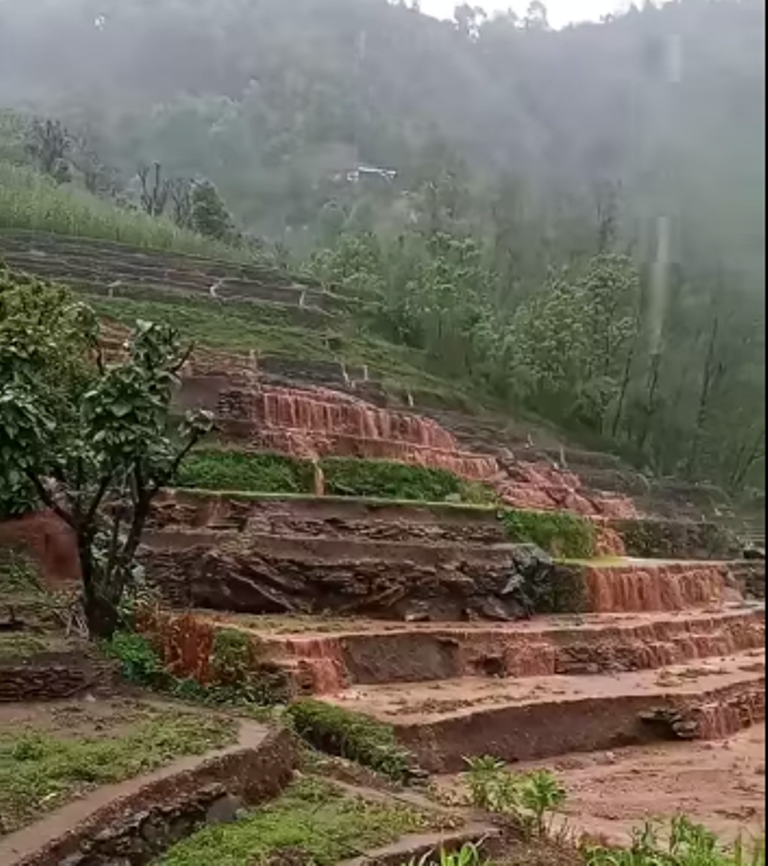 मेहेलेमा पहिरो