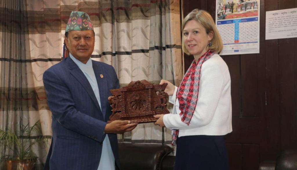 मोहनबहादुर बस्नेत र निकोला पोलिट