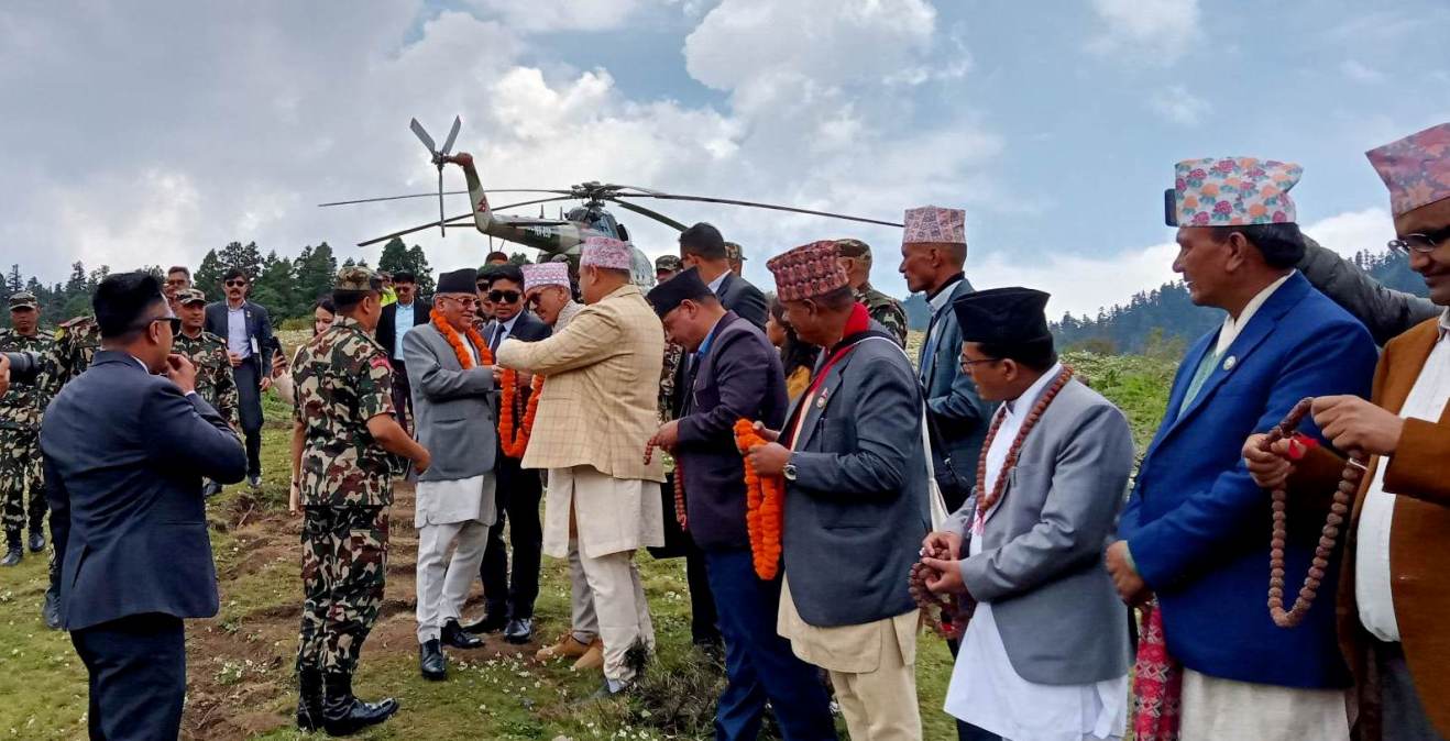 प्रधानमन्त्री प्रचण्ड खप्तडमा