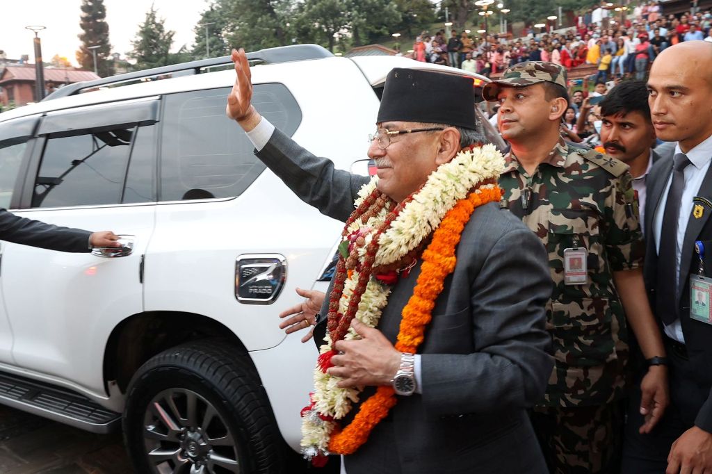 प्रधानमन्त्री प्रचण्डद्वारा पशुपतिनाथको दर्शन 