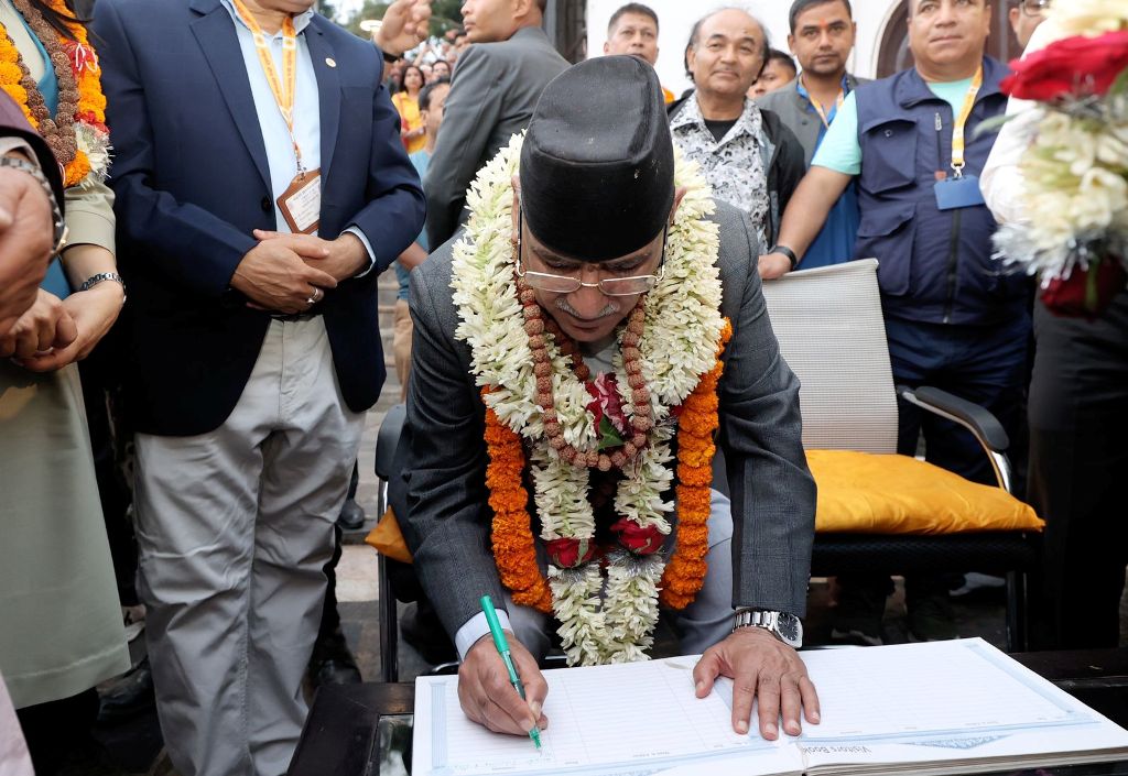 प्रधानमन्त्री प्रचण्डद्वारा पशुपतिनाथको दर्शन 