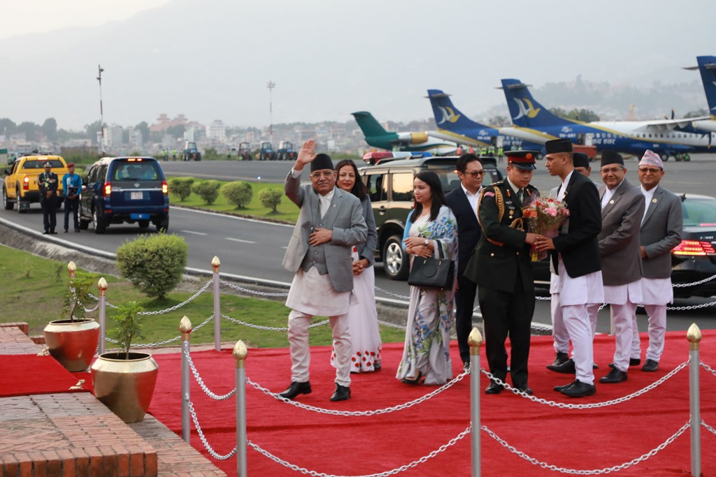 प्रधानमन्त्री प्रचण्ड भारत भ्रमण पूरा गरी स्वदेश फर्किए