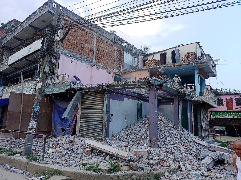 मुग्लिन पोखरा सडक विस्तार