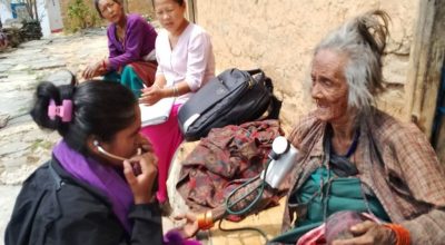 जहाँ घरघरमै पुगेर सेवा दिन्छन् स्वास्थ्यकर्मी