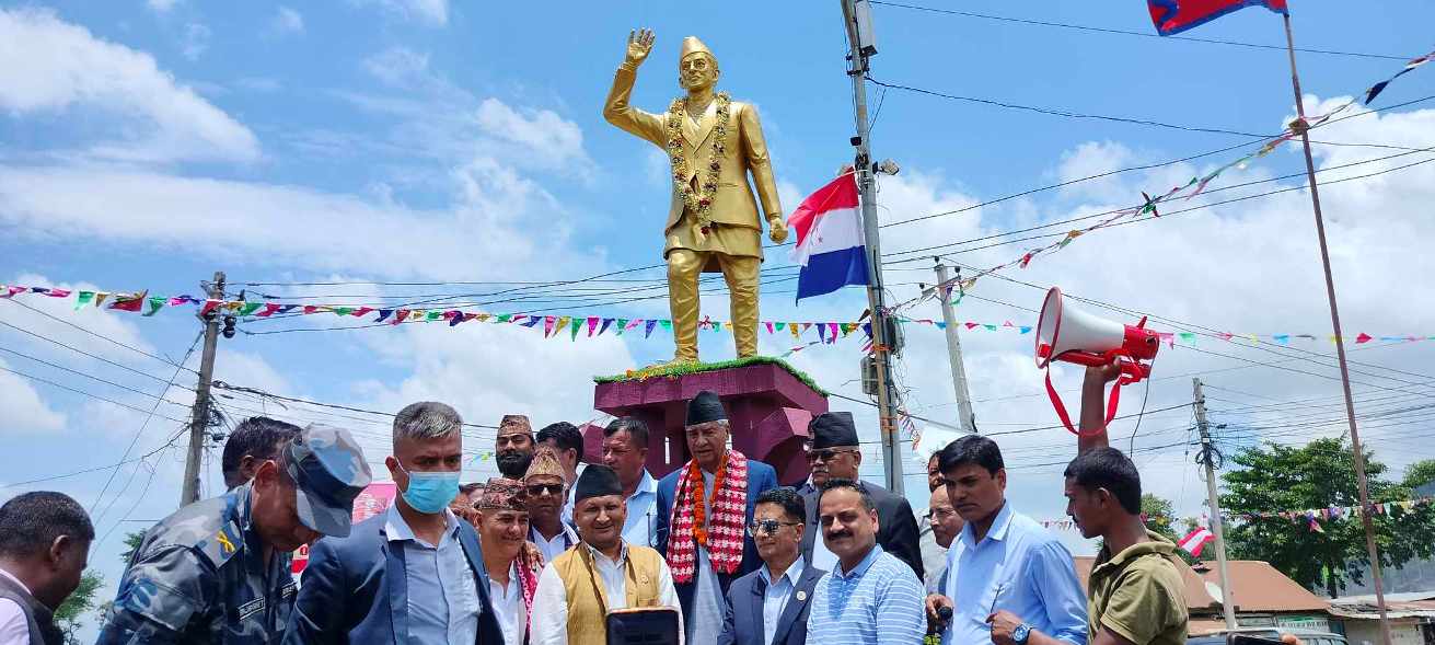 देउवाले गरे बिपीको सालिक अनावरण