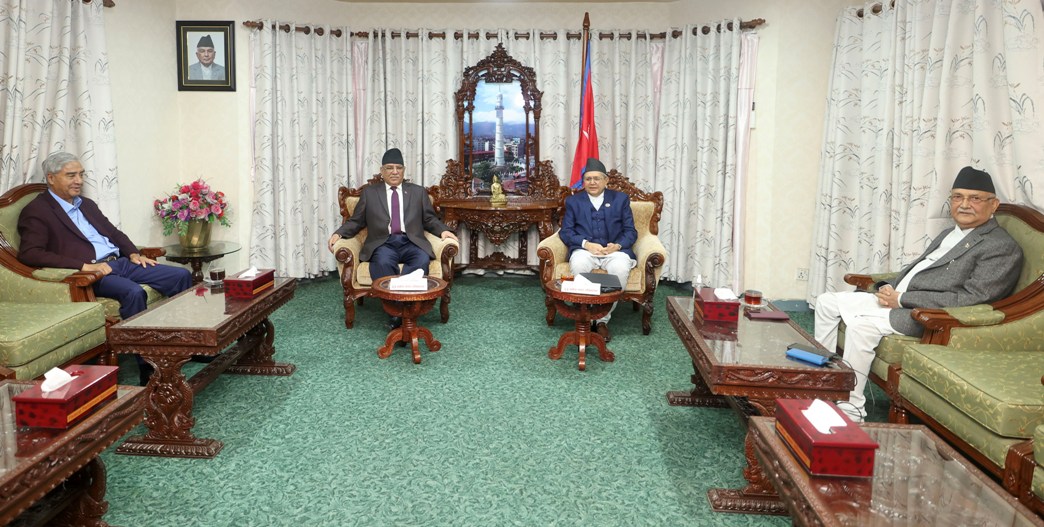 सभामुख घिमिरेले गरे प्रमुख तीन दलका शीर्षनेतासँग छलफल