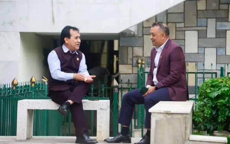 गगन थापा र विश्वप्रकाश शर्मा