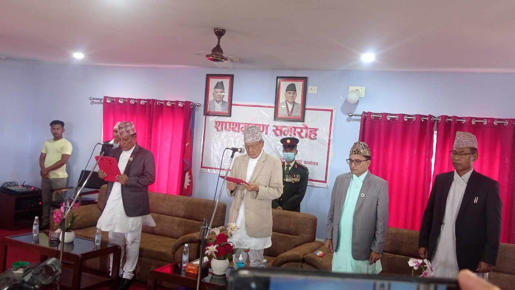 उद्धव थापाले लिए शपथ