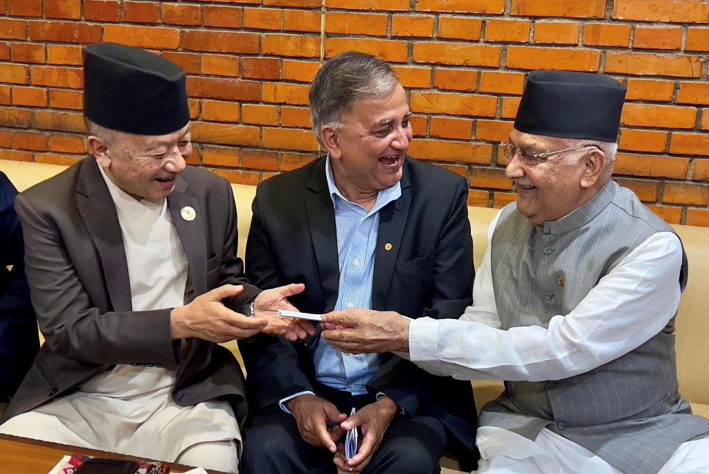 केपी शर्मा ओली, ईश्वर पोखरेल र सुवास नेम्वाङ